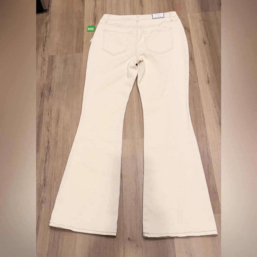 Mid rise slim flare Cream Button-Fly Jeans women’s size 7/28 New